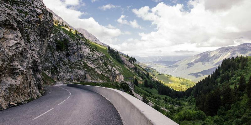 精密制造的核心支柱：解析超精密机床静压导轨与主轴技术如何保障纳米级精度